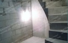 Драгоманова бетонная лестница в доме