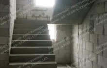Вишенки бетонная лестница в доме