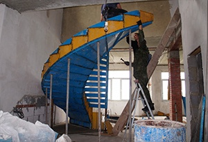 Правильный монтаж опалубки для лестницы из бетона